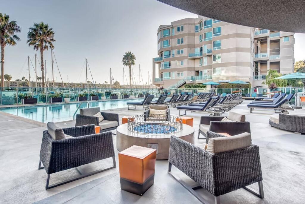 Apartamento Skyline Oasis: Luxe 3-floor Waterfront Penthouse Los Ángeles