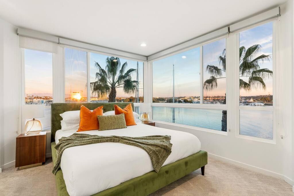 Apartamento Skyline Oasis: Luxe 3-floor Waterfront Penthouse Los Ángeles